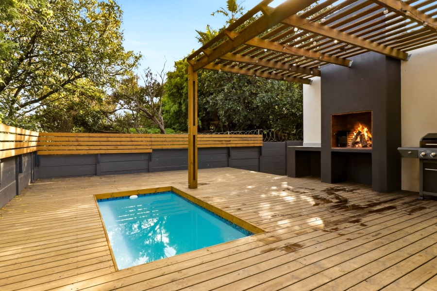 4 Bedroom Property for Sale in Somerset Ridge Western Cape
